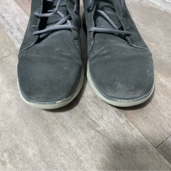 Men’s Eddie Bauer Chukka Boots - Picture 2 of 5